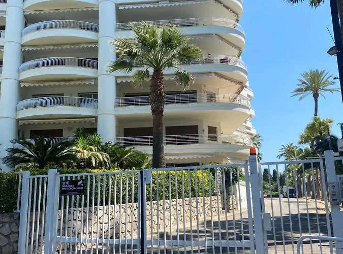 Bord De Apartment